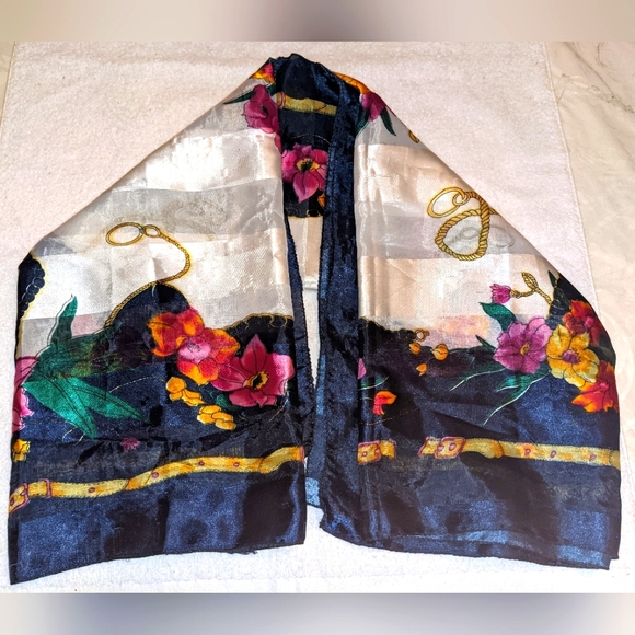 *Silky Sophisticated Floral Fashion Scarf, Square 38"x38" - Picture 3 of 11